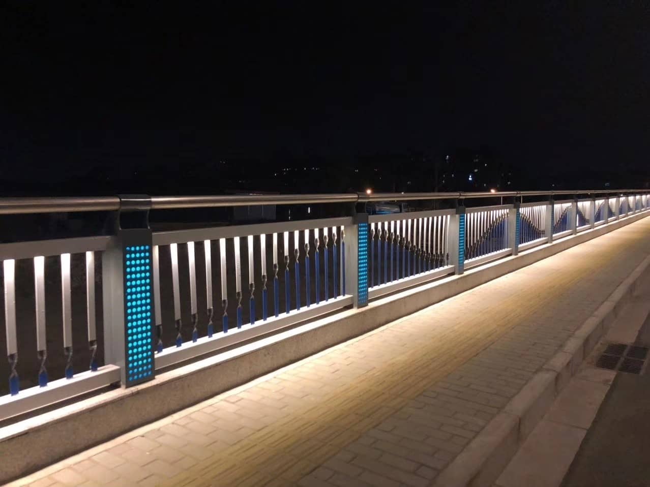 你知道的橋梁護(hù)欄有五個(gè)優(yōu)勢(shì)嗎