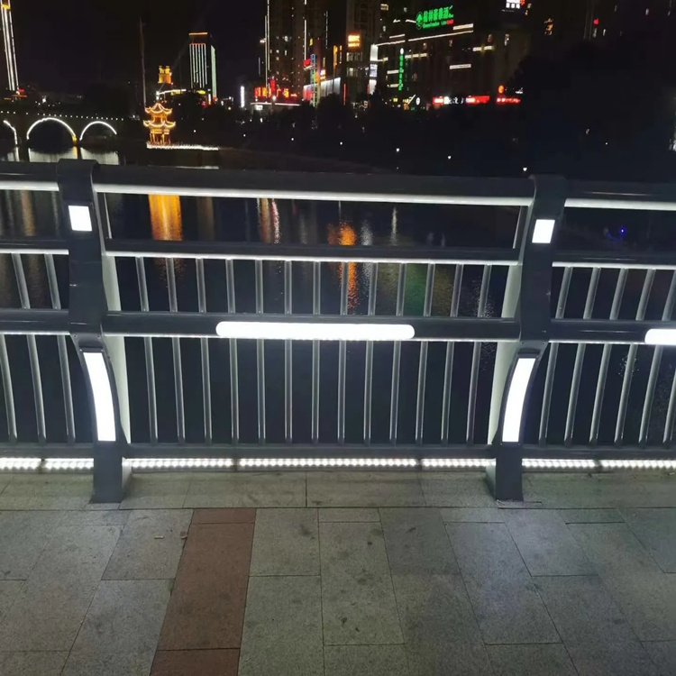 燈光護(hù)欄的制作方法